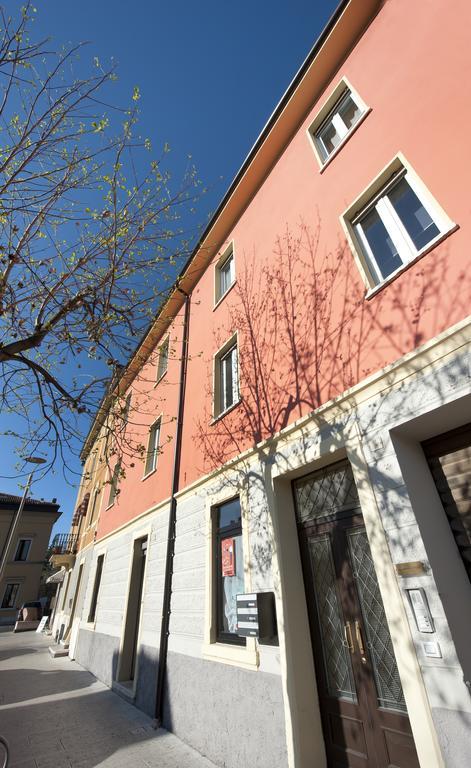 Le Suites - Di Fronte Ospedale Sacro Cuore Negrar Exterior photo